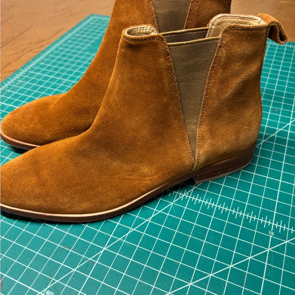 Nisolo Suede Chelsea Ankle Boots in Tan